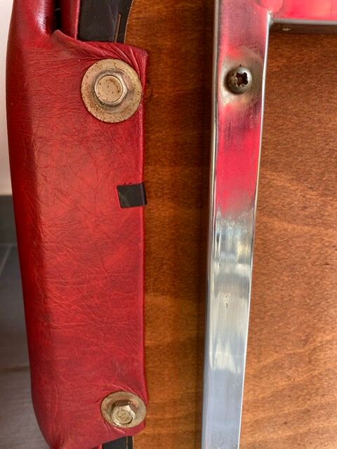 Fauteuil rouge années 60 en skaï