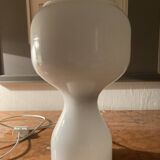 Lampe de table en verre opalin blanc Massive années 70