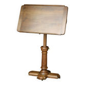 Beautiful "sun" table in solid walnut. Patented. Around 1900.