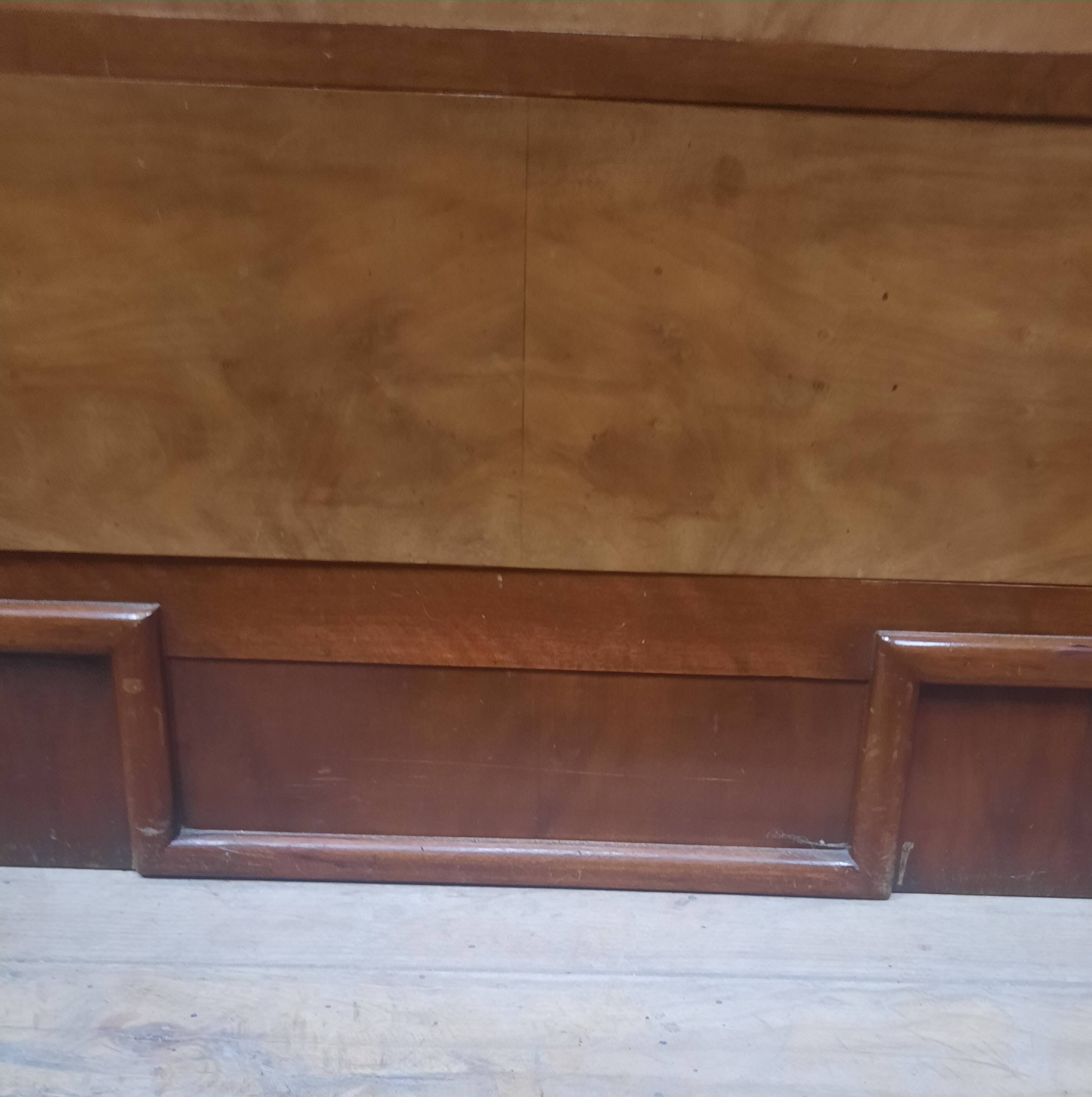 Commode en plaquage  des années 1930