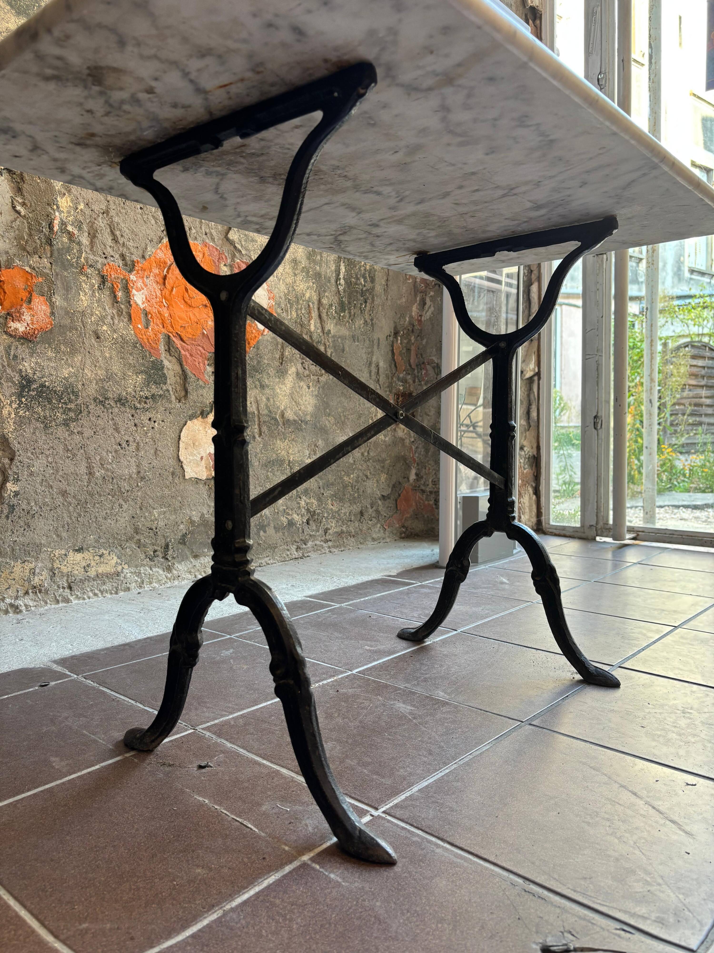 Table bistrot marbre blanc rectangulaire