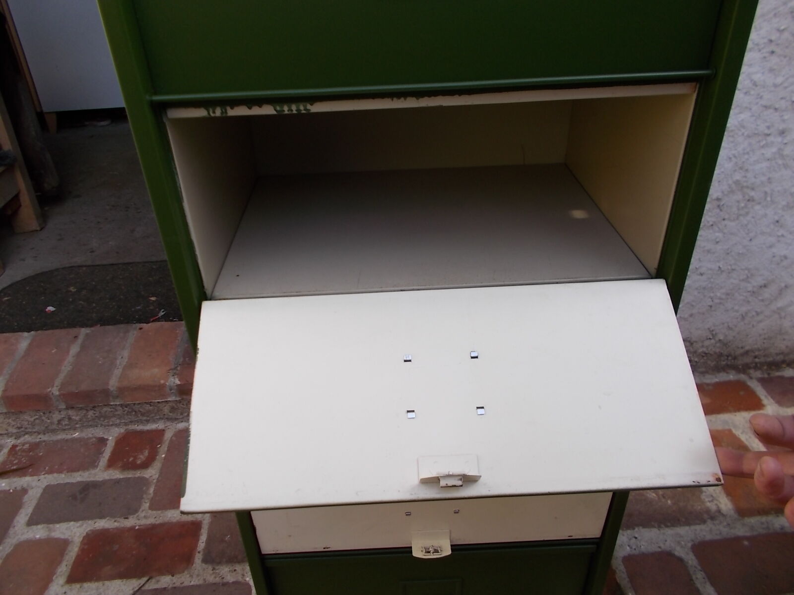 Valve steel furniture