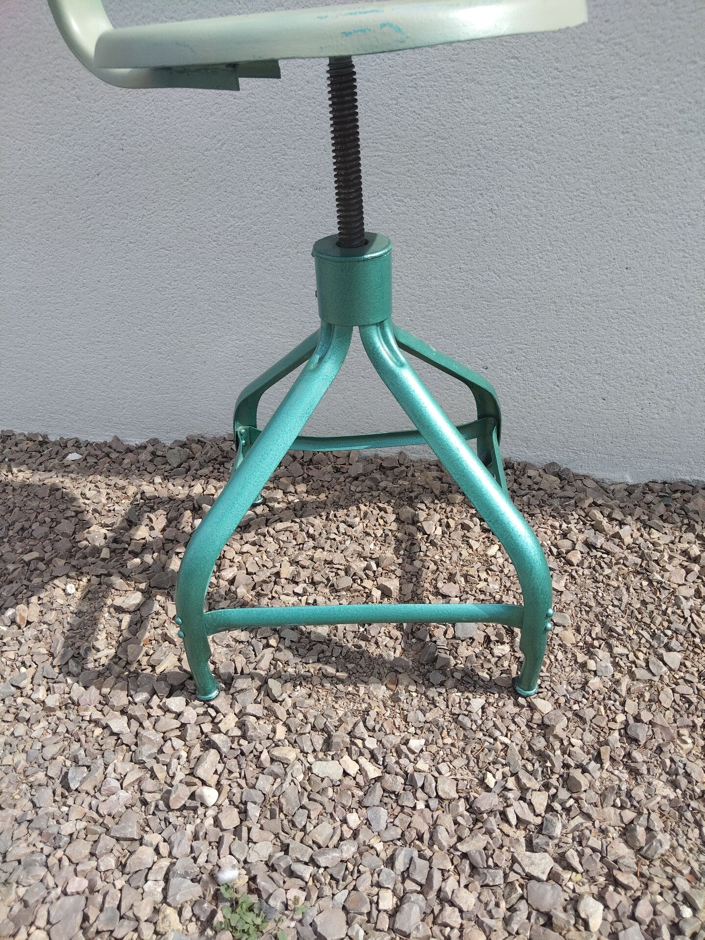 Nicolle workshop chair / Nicolle type with whale tail backrest