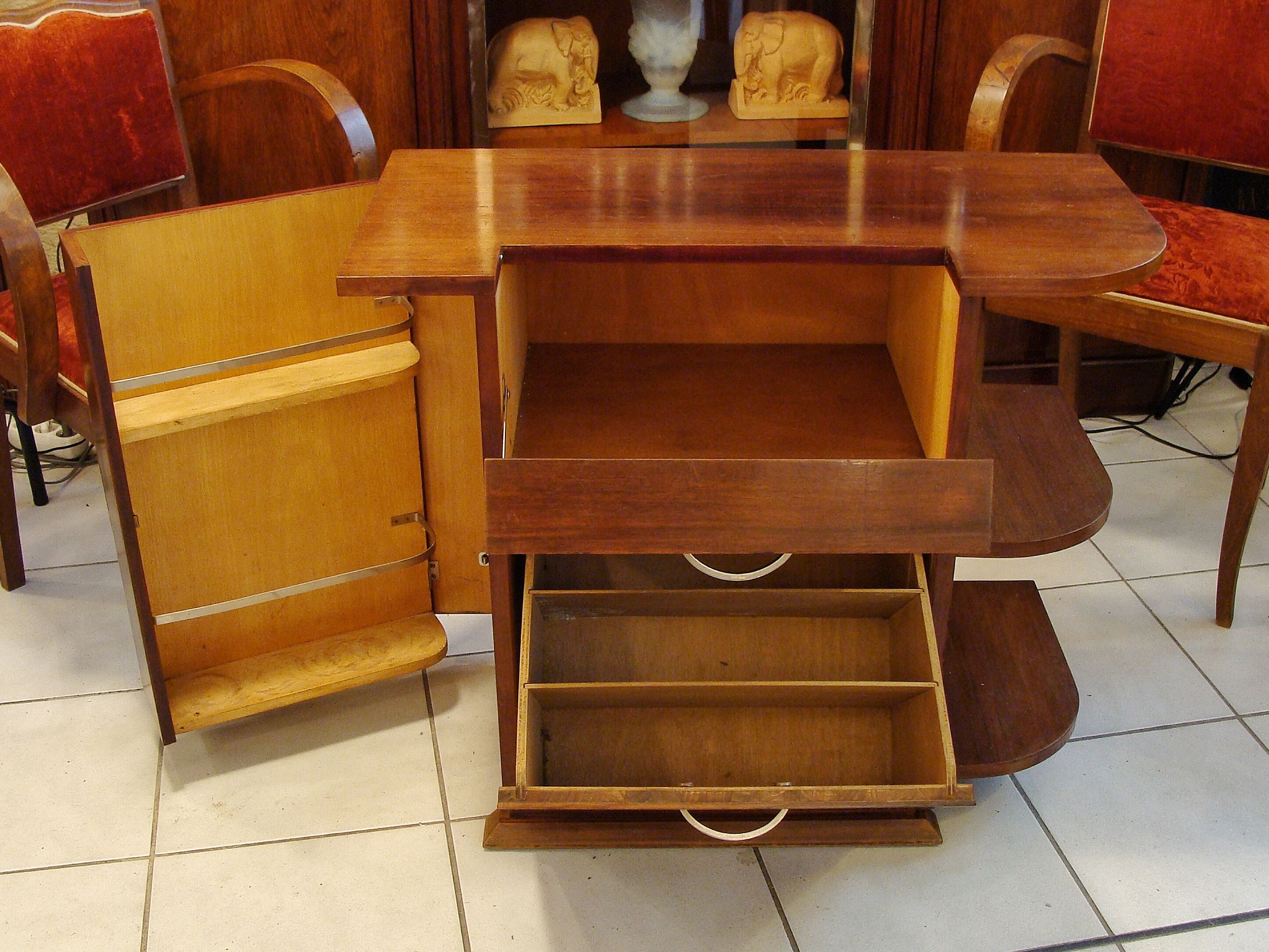 Bar furniture rollaway 1930, compartment door magazine