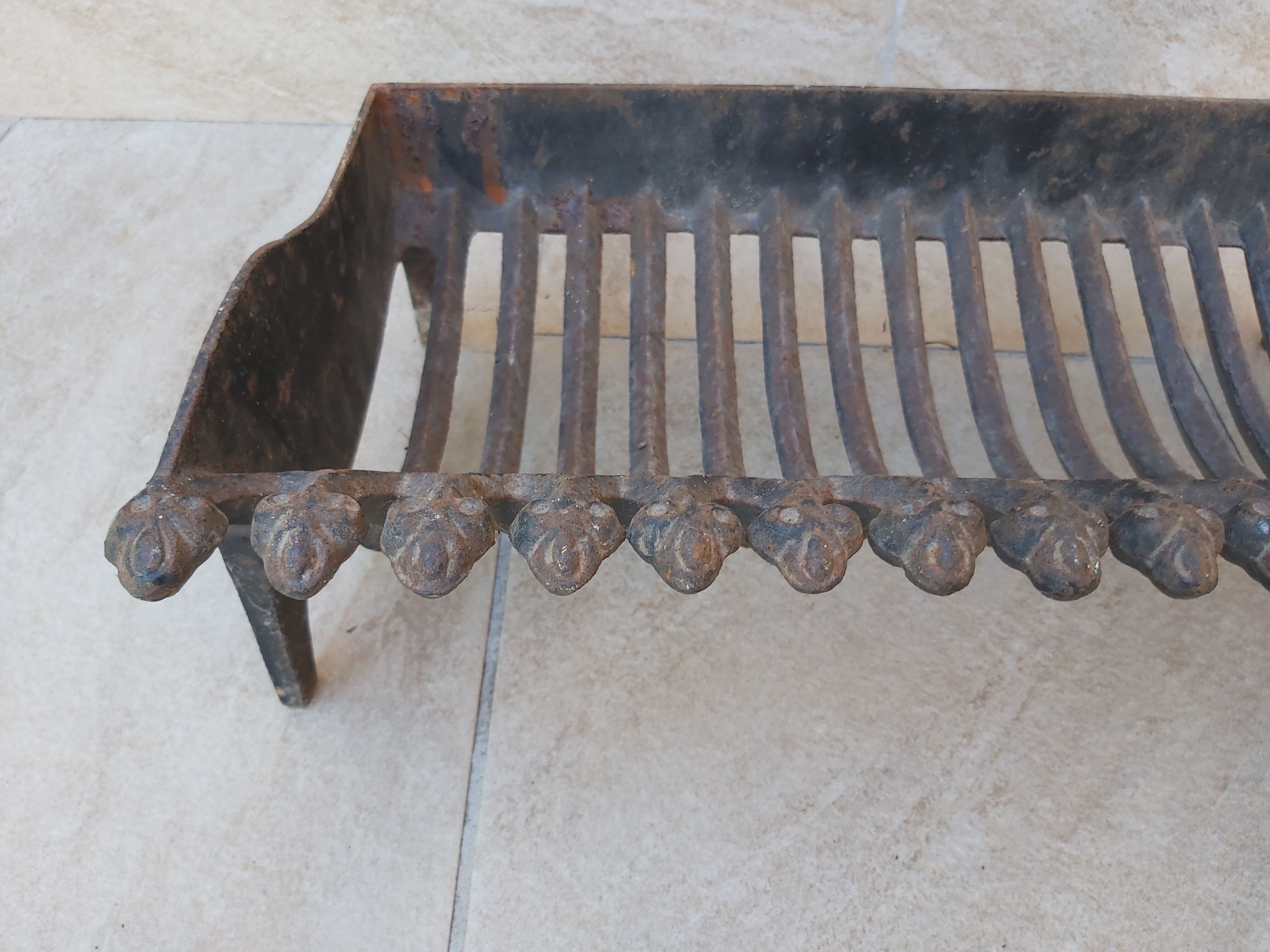 Cast iron log holder La Picarde