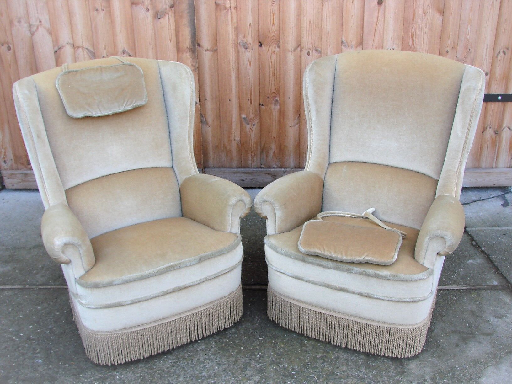 A pair of uszak armchairs, 70’s