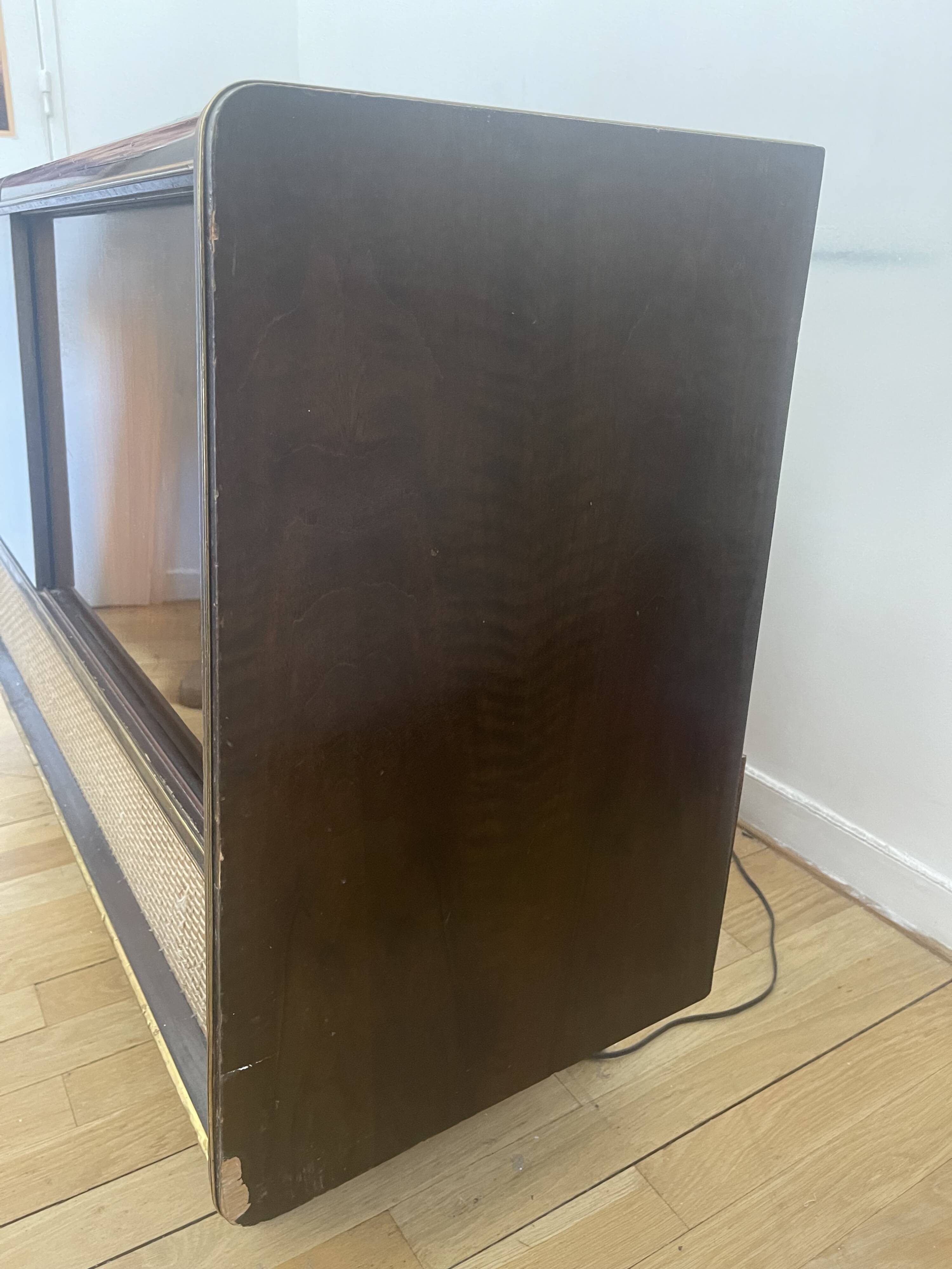 Radio cabinet/record player from the 50s/60s