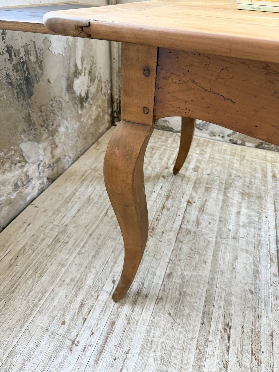 Table campagne provençale style Louis XV merisier