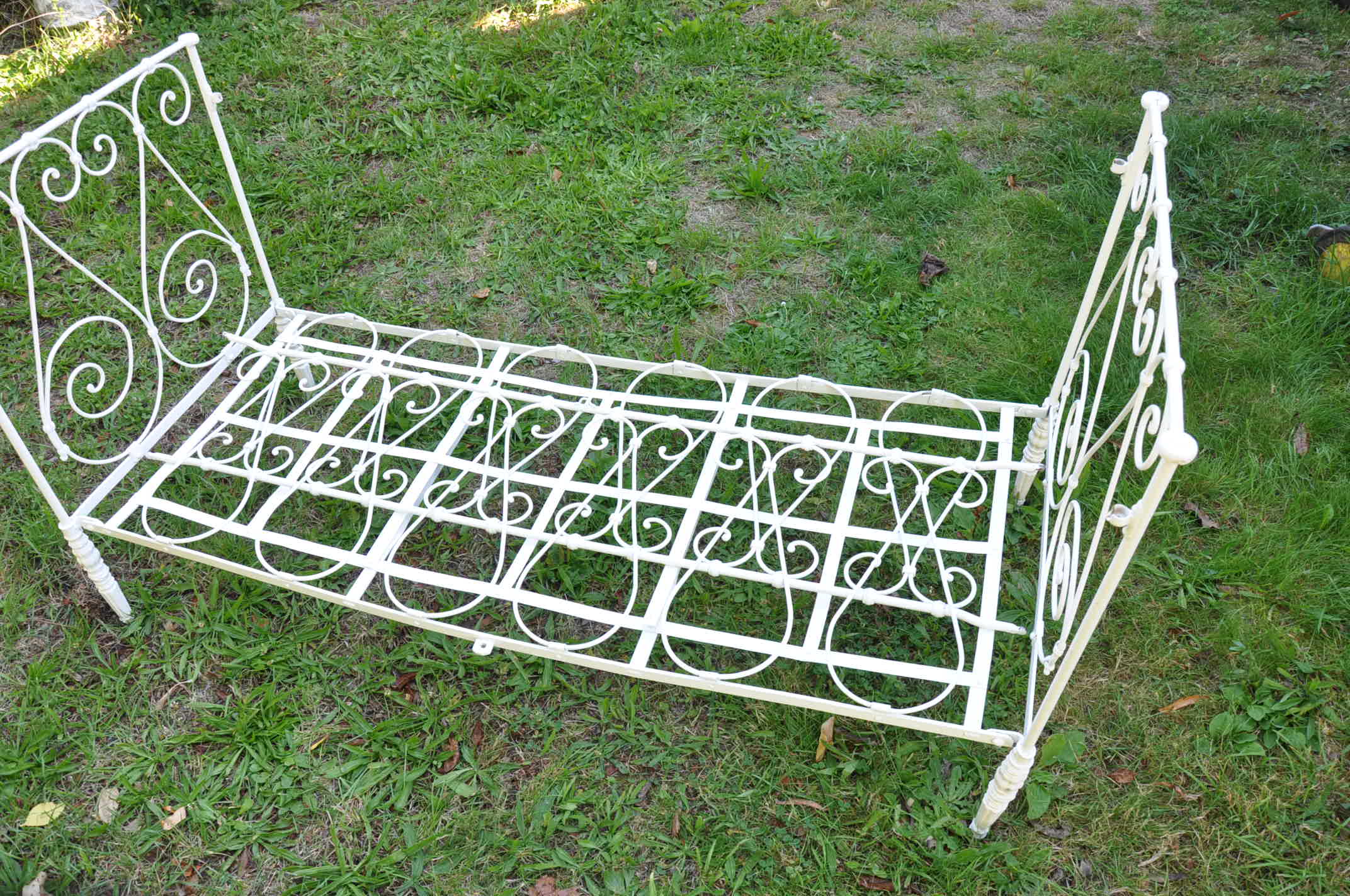 Wrought iron bed