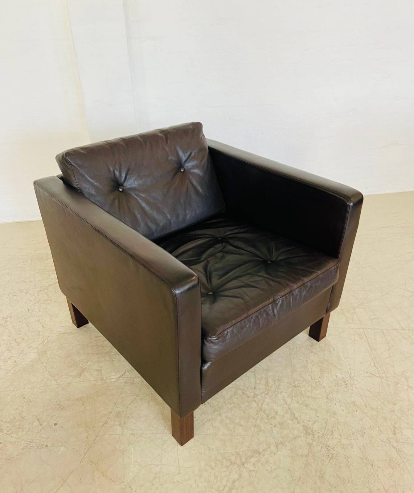 Vintage retro Danish club chair in brown leather by Erik Jørgensen