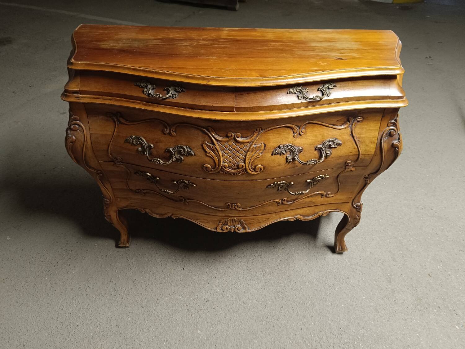 Bordeaux walnut chest of drawers