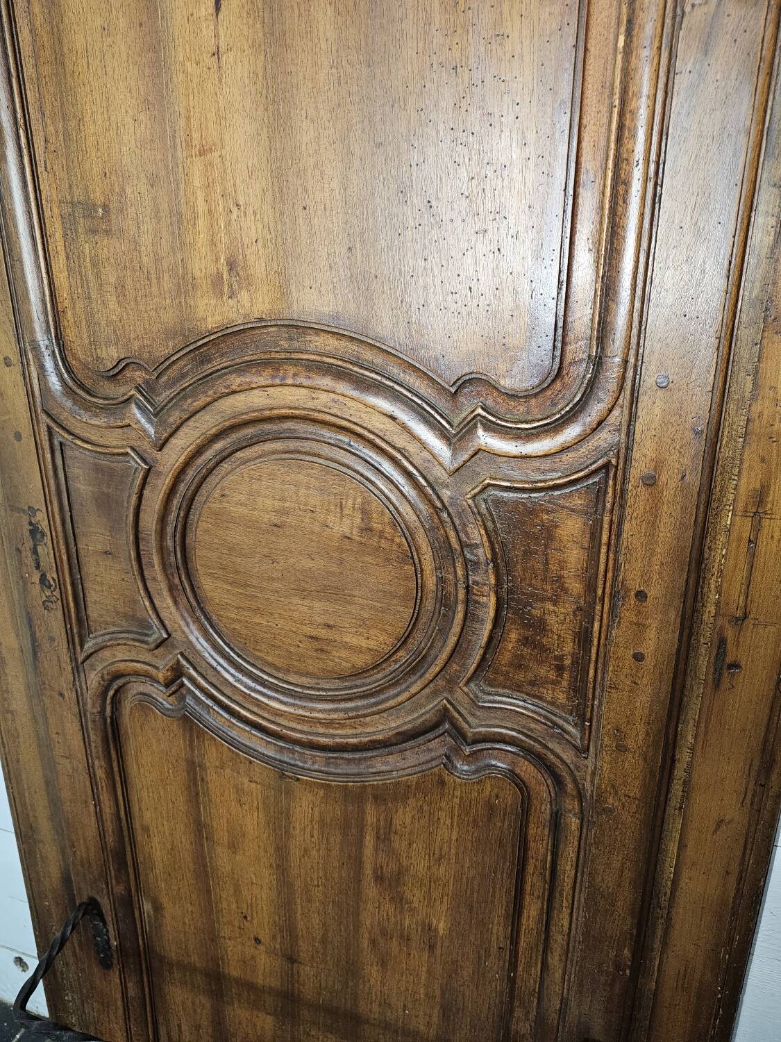 Wall-mounted locker in walnut