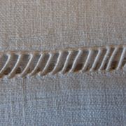 Drap en coton avec jours brodés