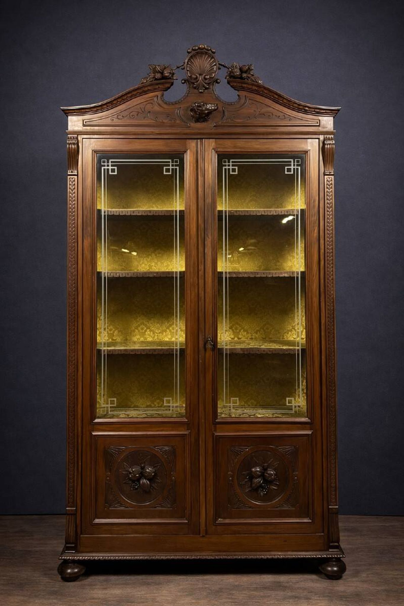 Bibliothèque italienne style Renaissance en noyer vers 1850