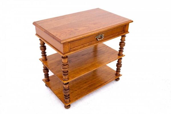 Table d'appoint, tournant des XIXe et XXe siècles, Europe du Nord