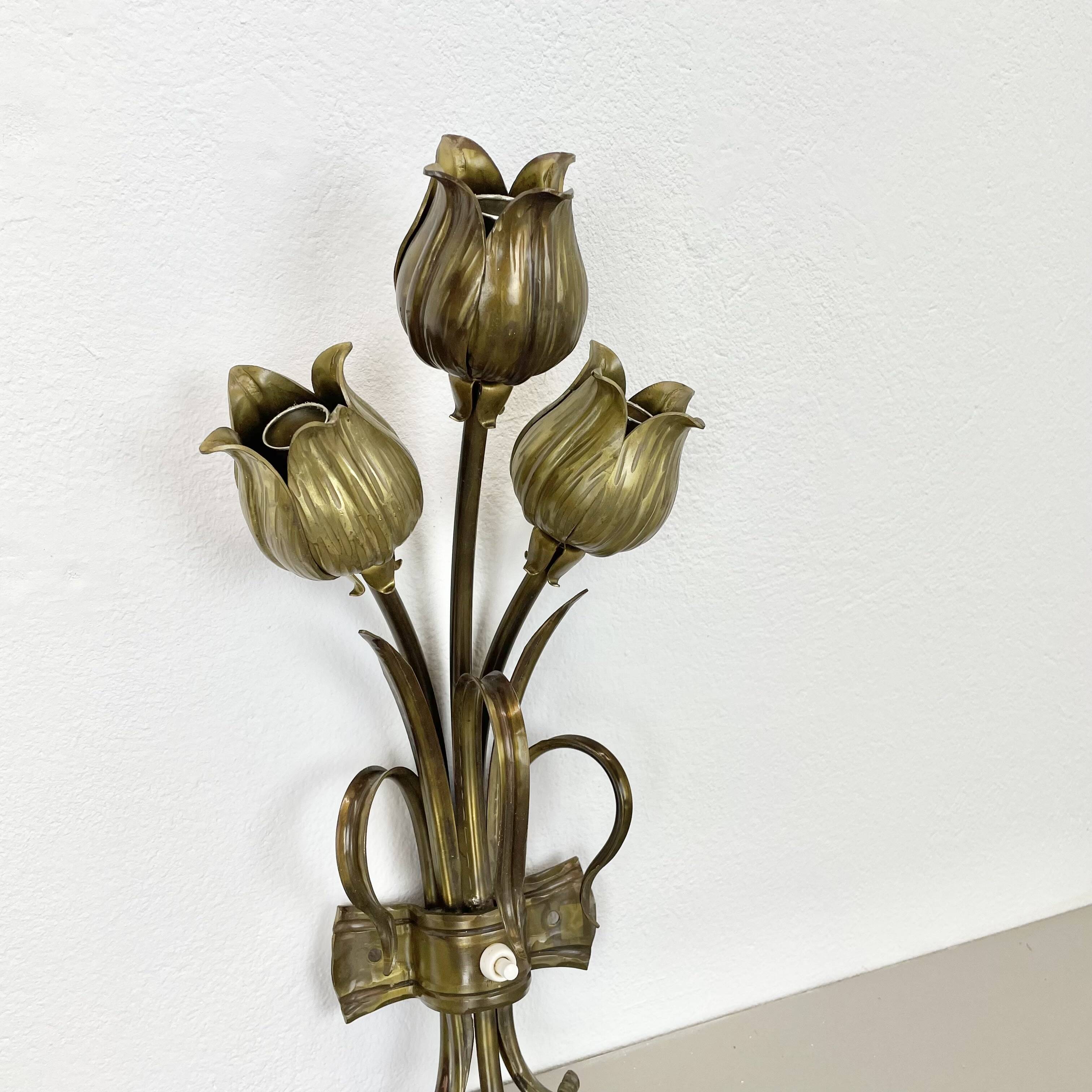 Sculptural 44cm brass  "flower" theatre wall light, italy, 1970s