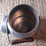 Anciens pots de lait aluminium, anse en bois, lot de 2