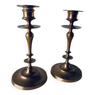 Paire de bougeoirs en bronze