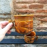 Deux tasses à café marron