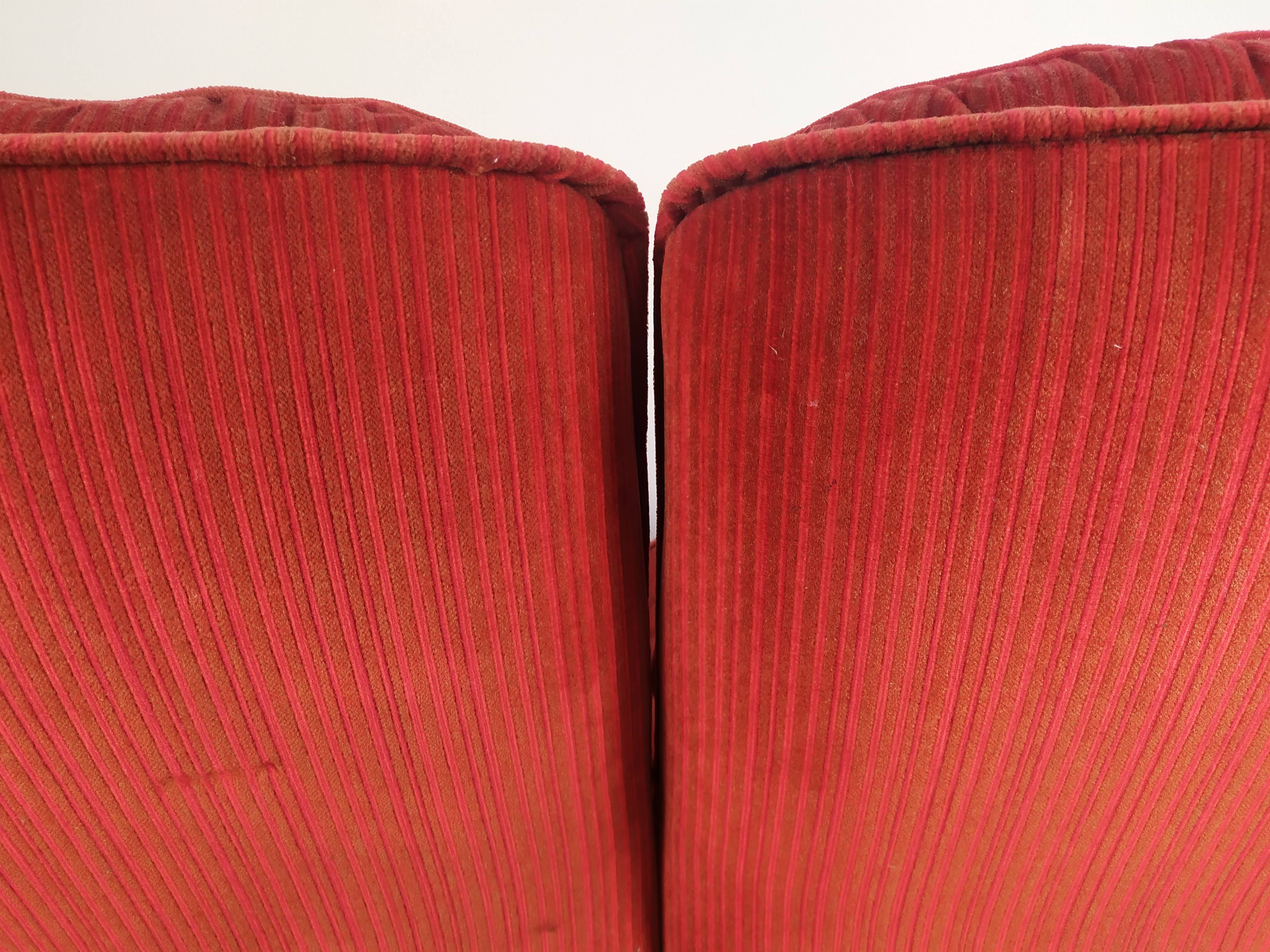 Airborne Cadestin Red Velvet Lounge