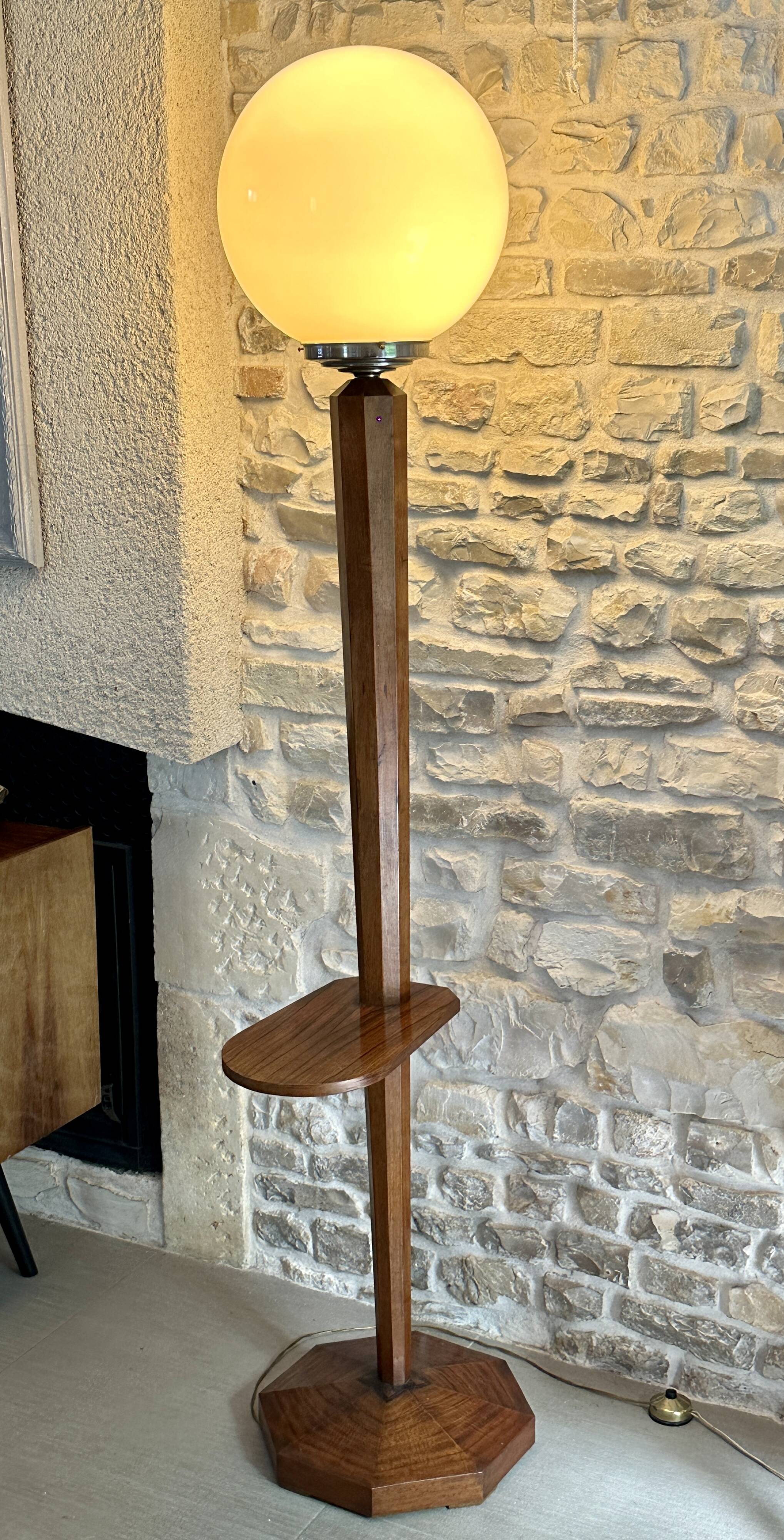 Art Deco modernist floor lamp in walnut and opaline globe, 1930s.
