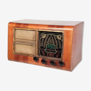 Vintage Bluetooth radio: French designer – from 1945