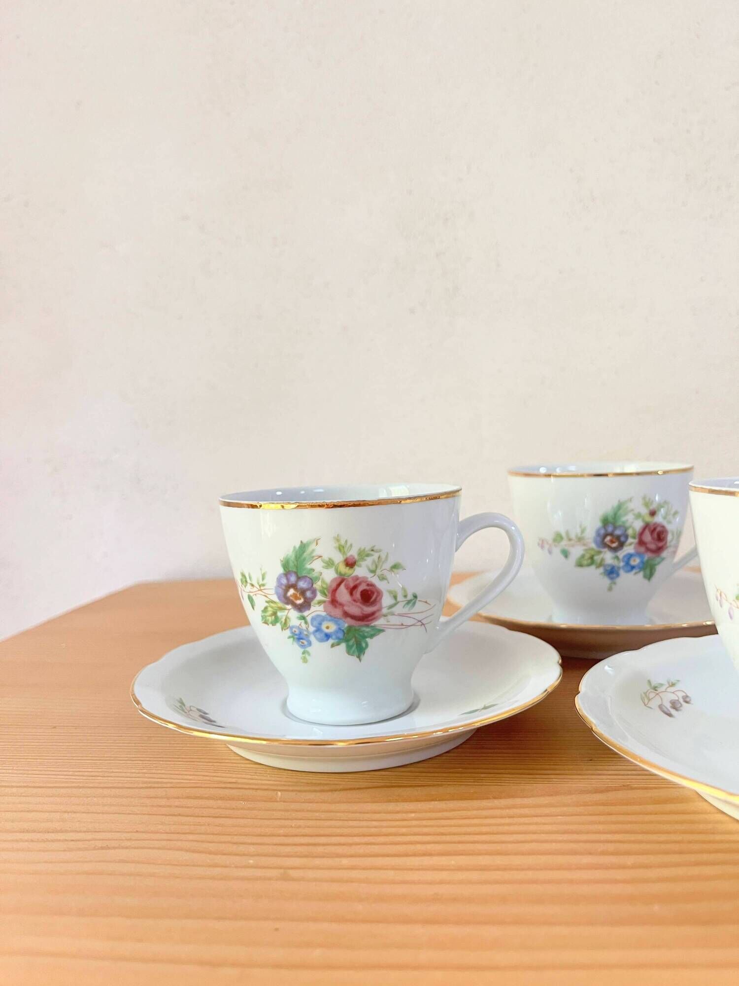 4 fine porcelain cups from Ćmielów