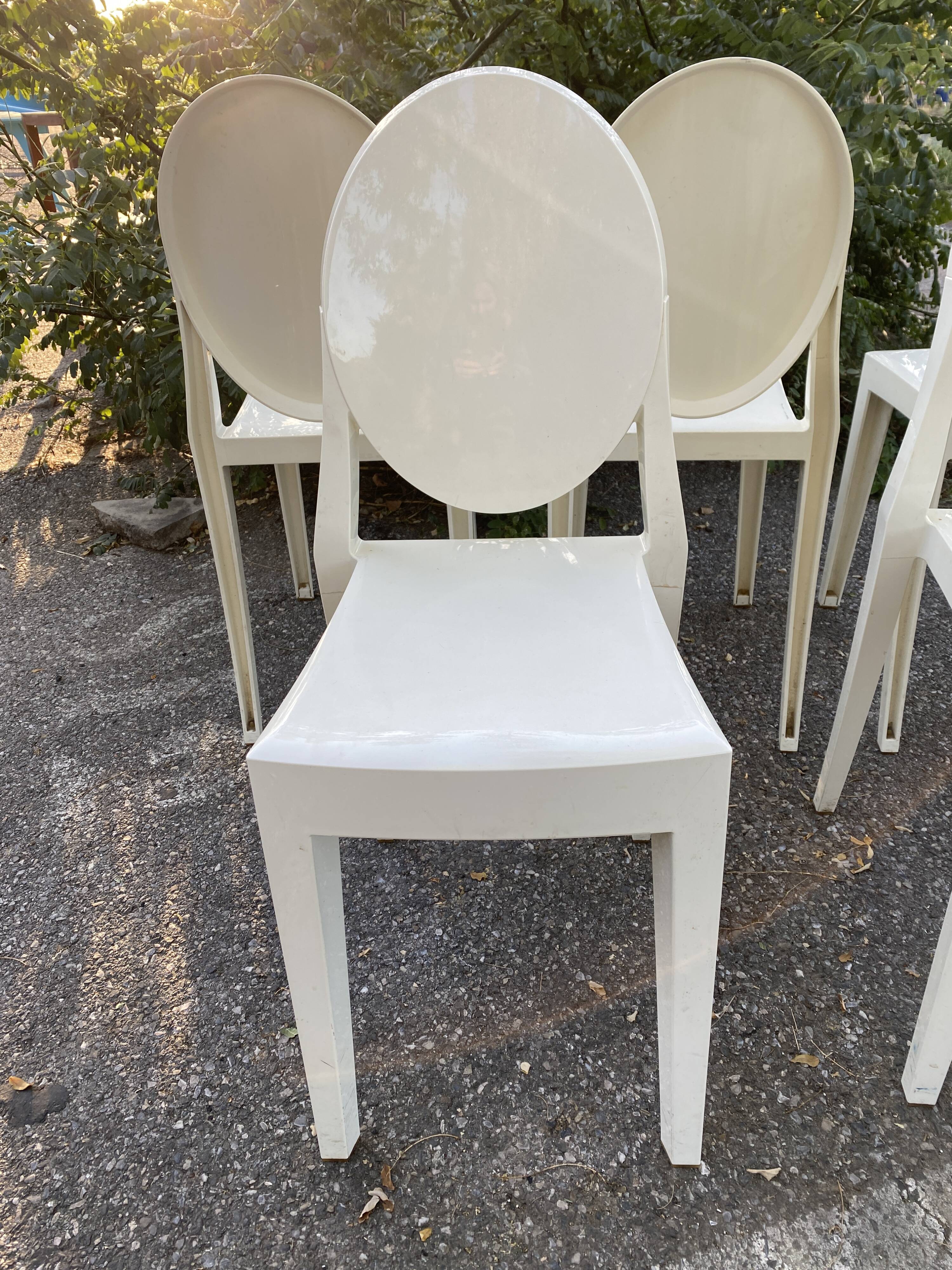 Set of white Victoria Ghost chairs by Philippe Starck for Kartell