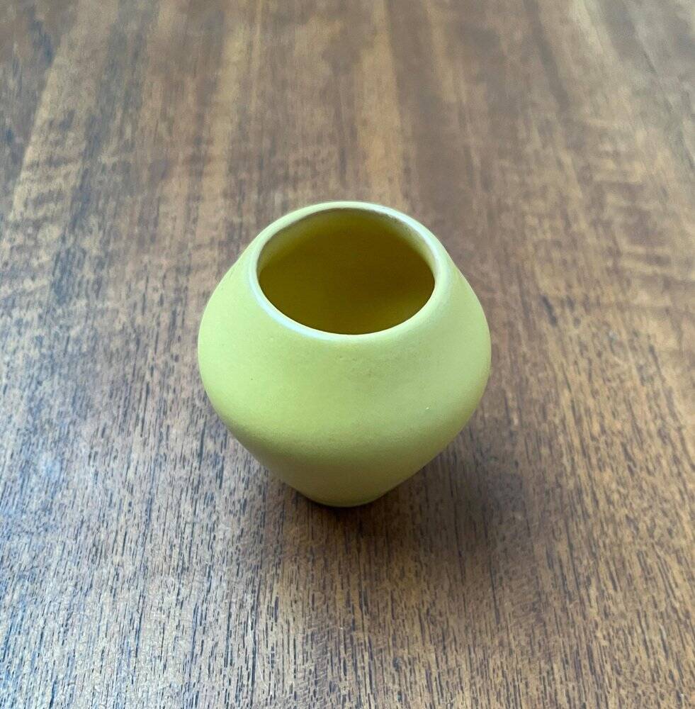 Small minimalist workshop pottery from mid-century in yellow by Bückeburg Keramik, 1960s.