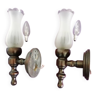 Lot d'appliques en bois et verre dépoli