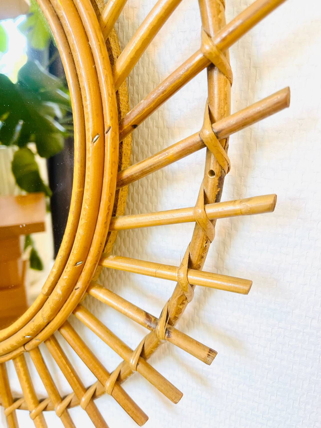 Vintage sun mirror in rattan – 60s/70s