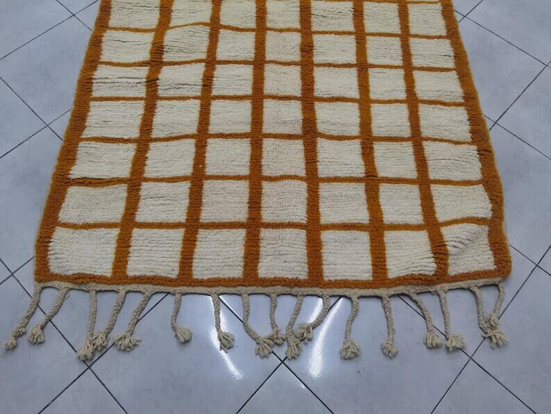 Handmade traditional Berber rug 270cm x 160cm