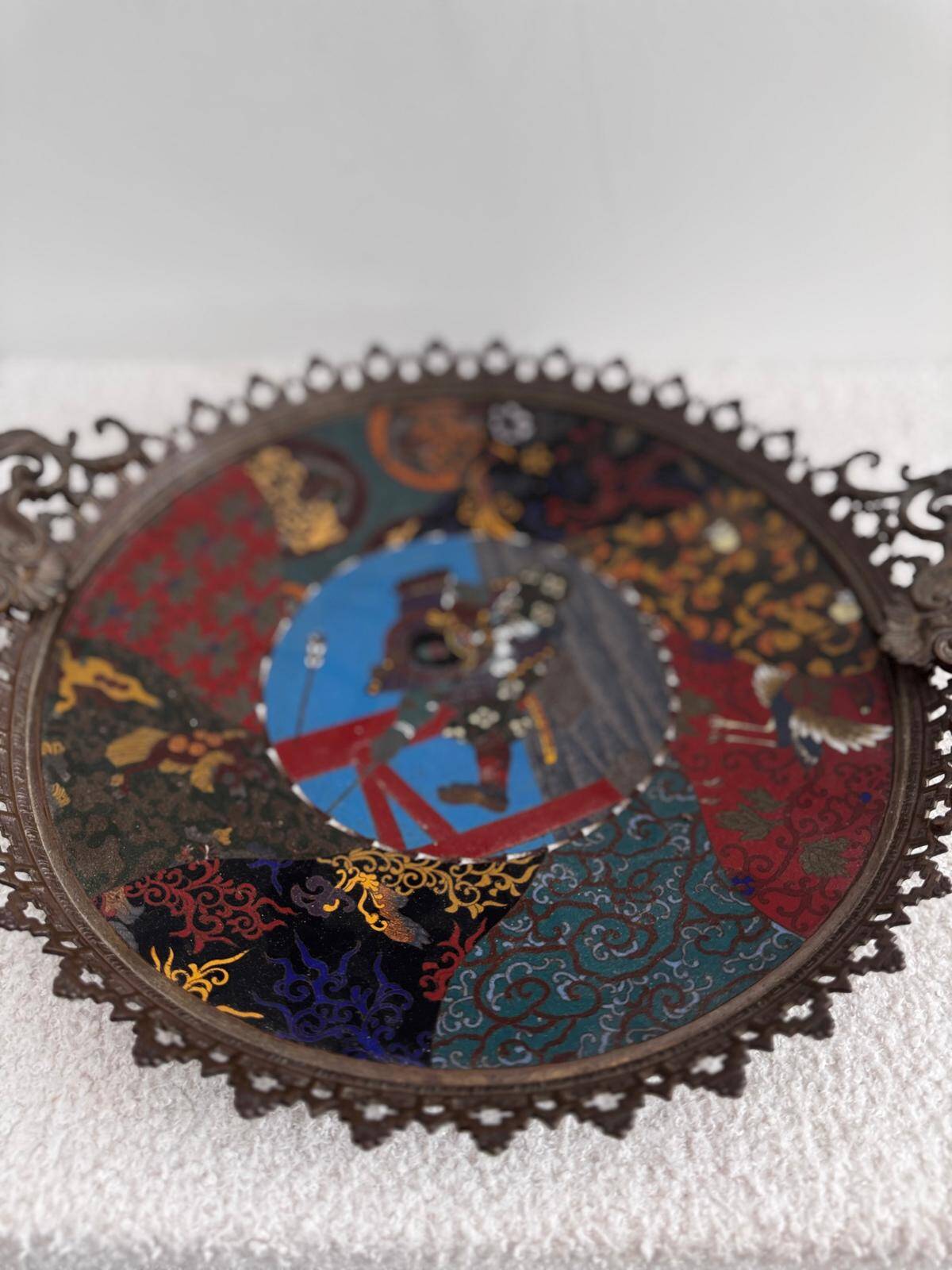 Large Japanese-style cloisonné enamel platter – Samurai decoration – Late 19th century