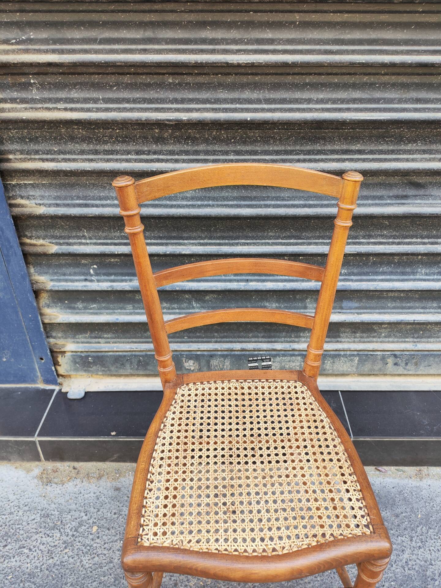 Chaise ancienne en bois et canage