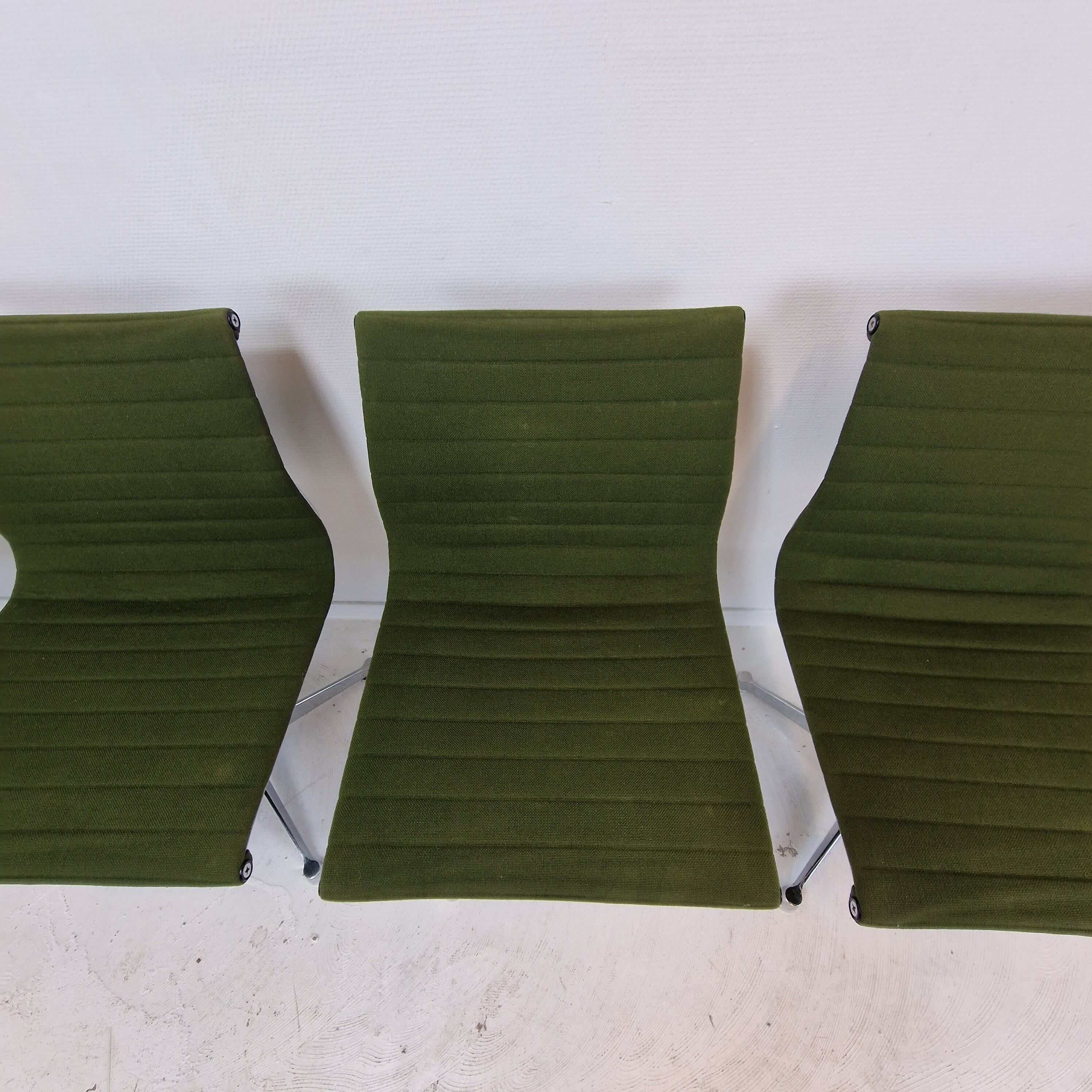 Set of 5 Model EA 105 Chairs by Eames for Herman Miller, 1970's