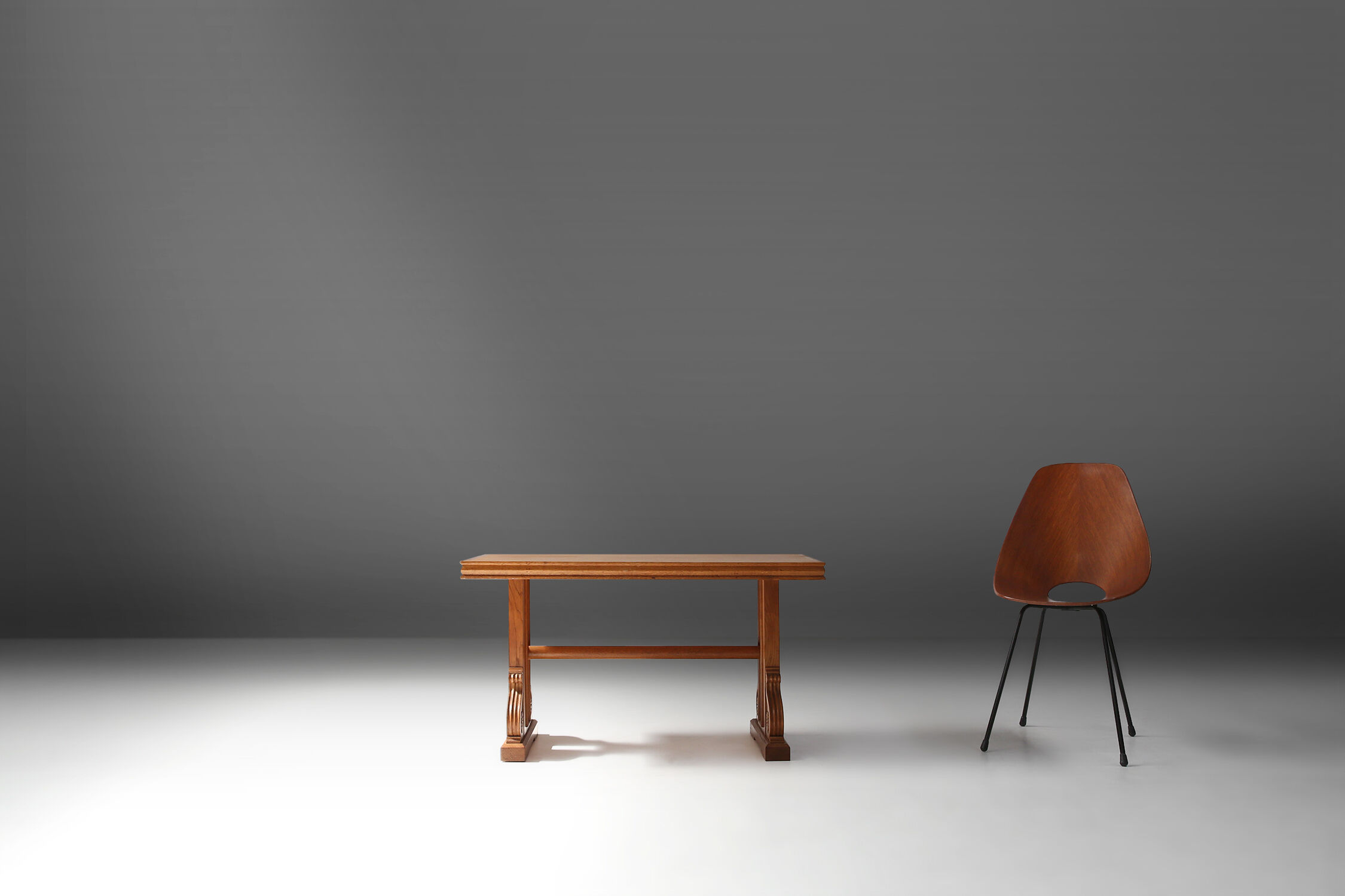 Art Deco coffee table in oak 1940's