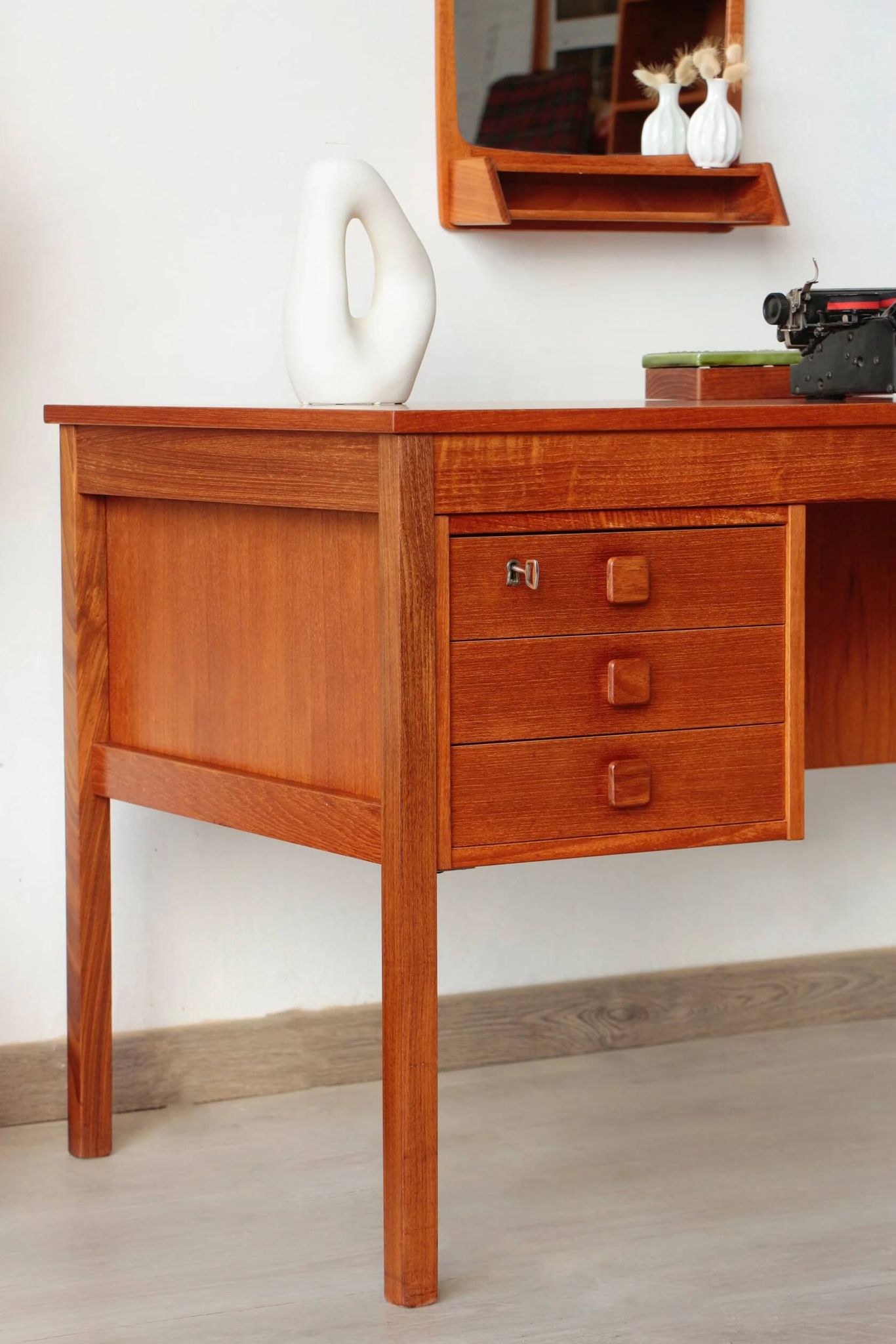 Bureau danois en teck vintage – Domino Møbler (années 60)