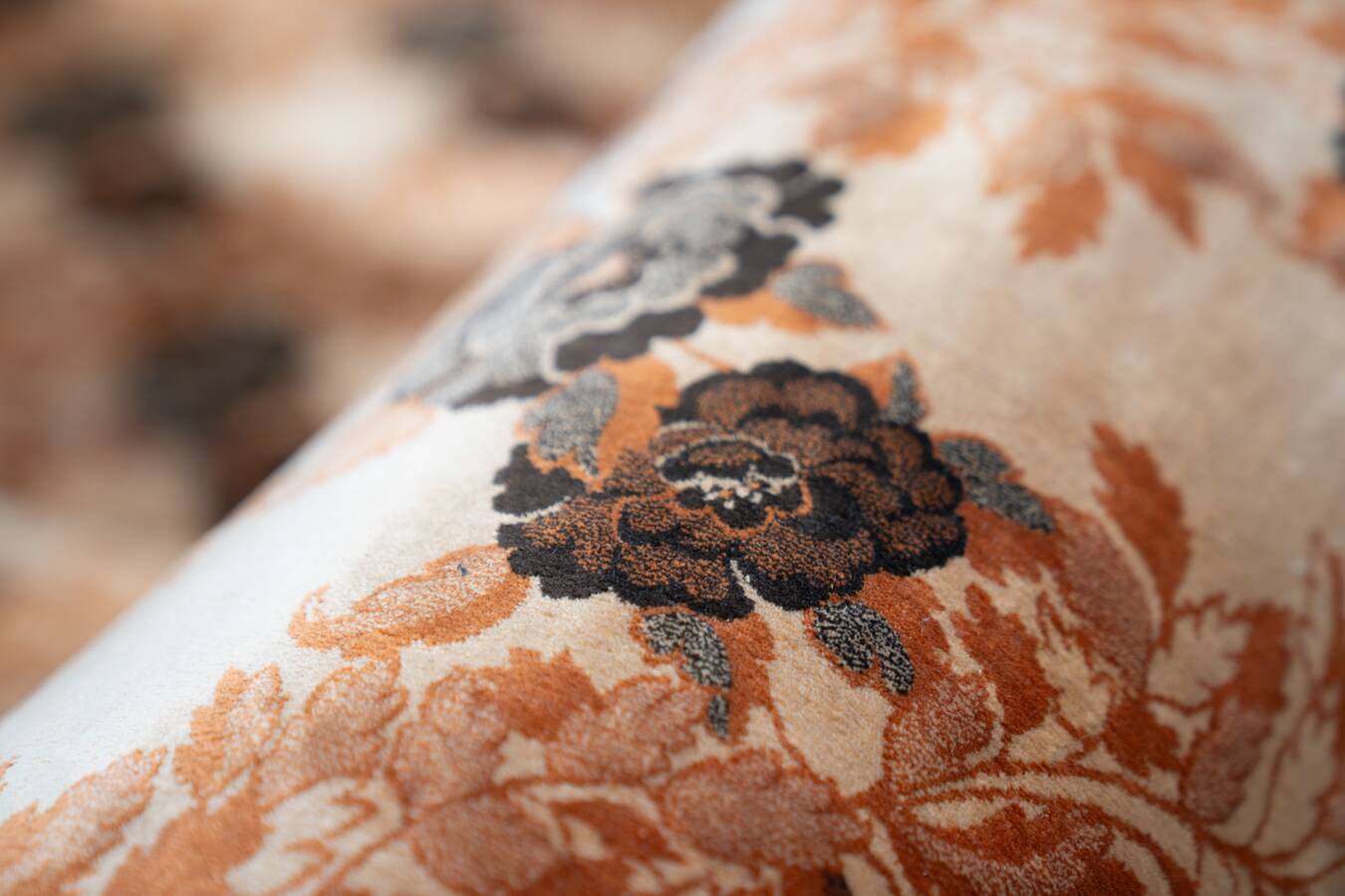 Living room composed of a 3-seater sofa and 2 armchairs, baroque style from the 1970s.