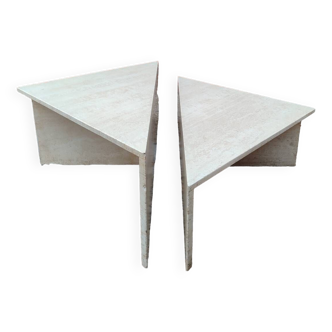 Suite de 2 tables triangulaires en travertin, pour Up&up, Italie, 1970s