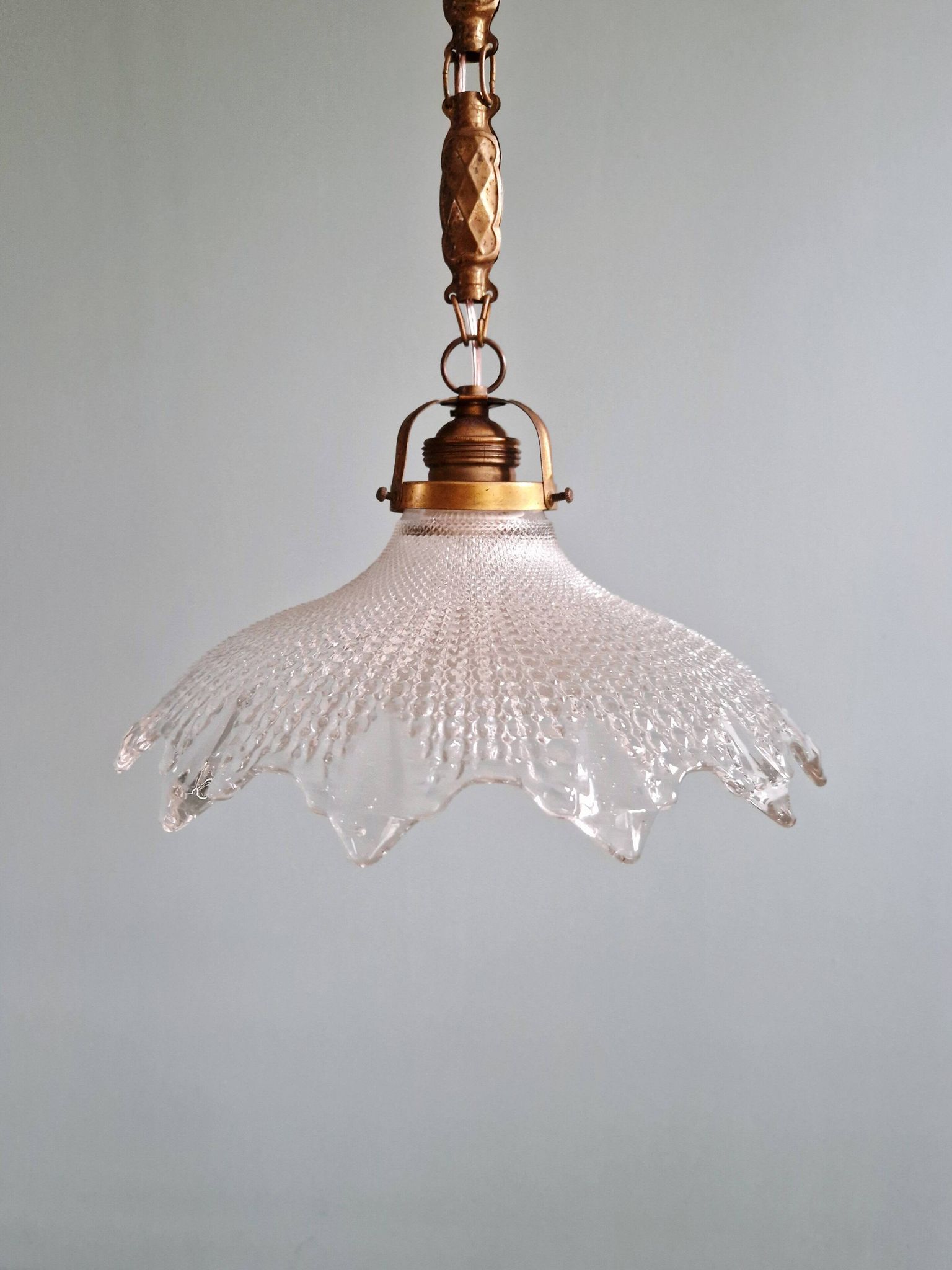 Art Deco pendant light in fluted transparent glass, 1920s-30s.