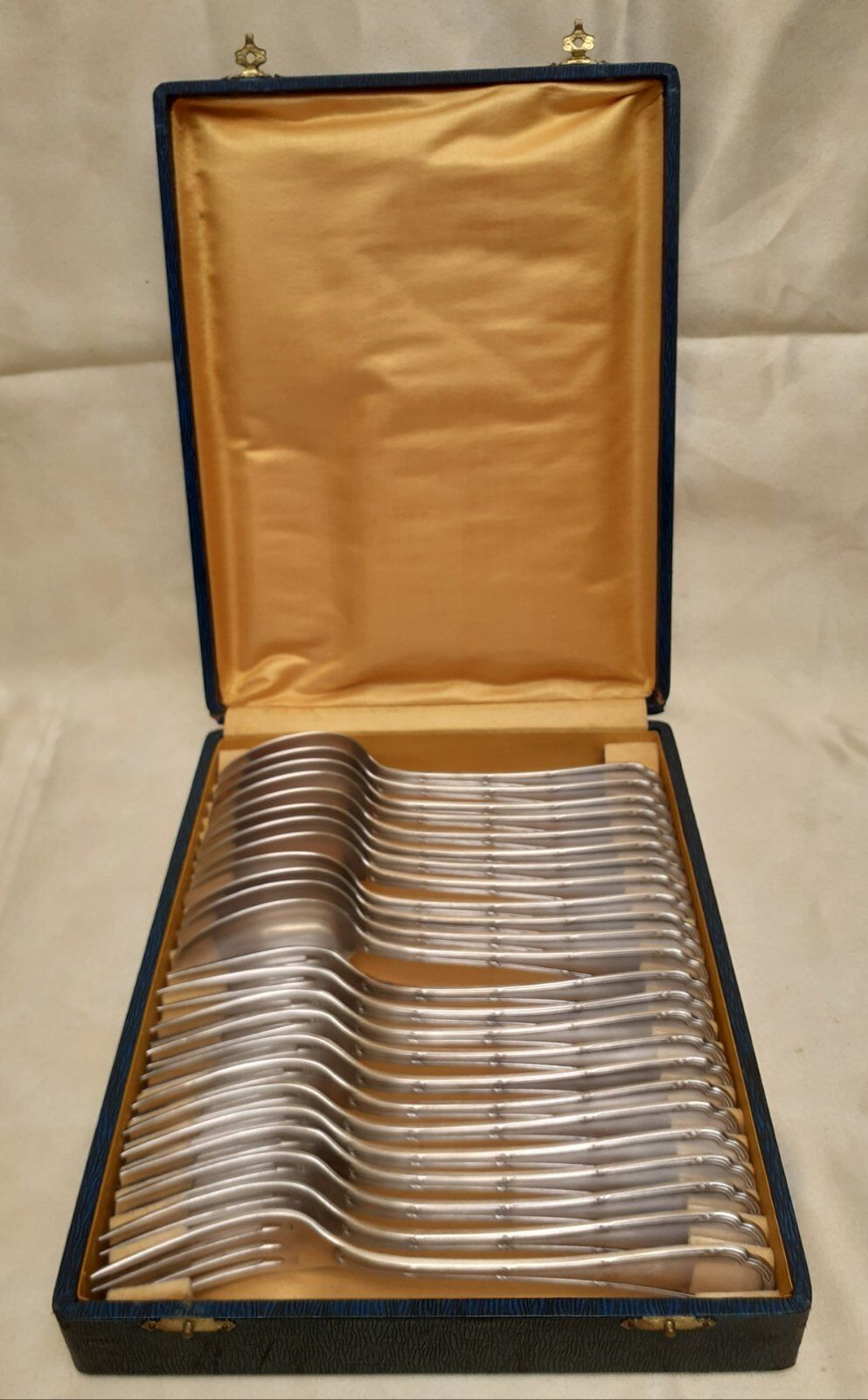 Housewife 12 forks and 12 tablespoons in silver metal