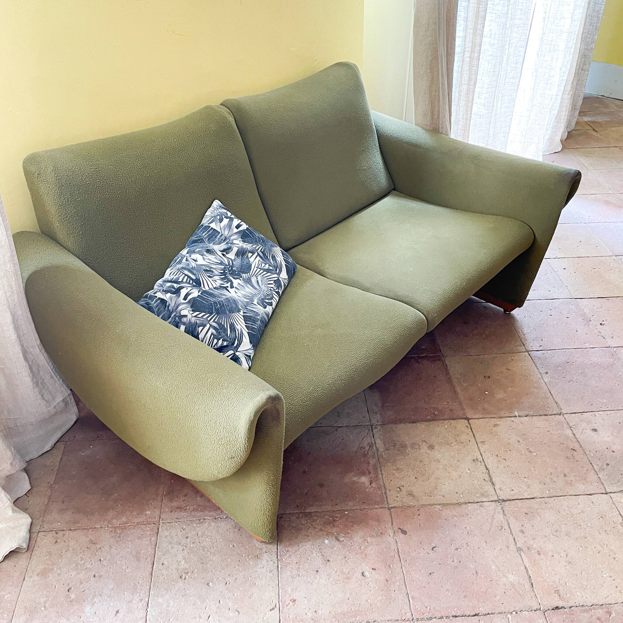 Set of a sofa and 2 armchairs