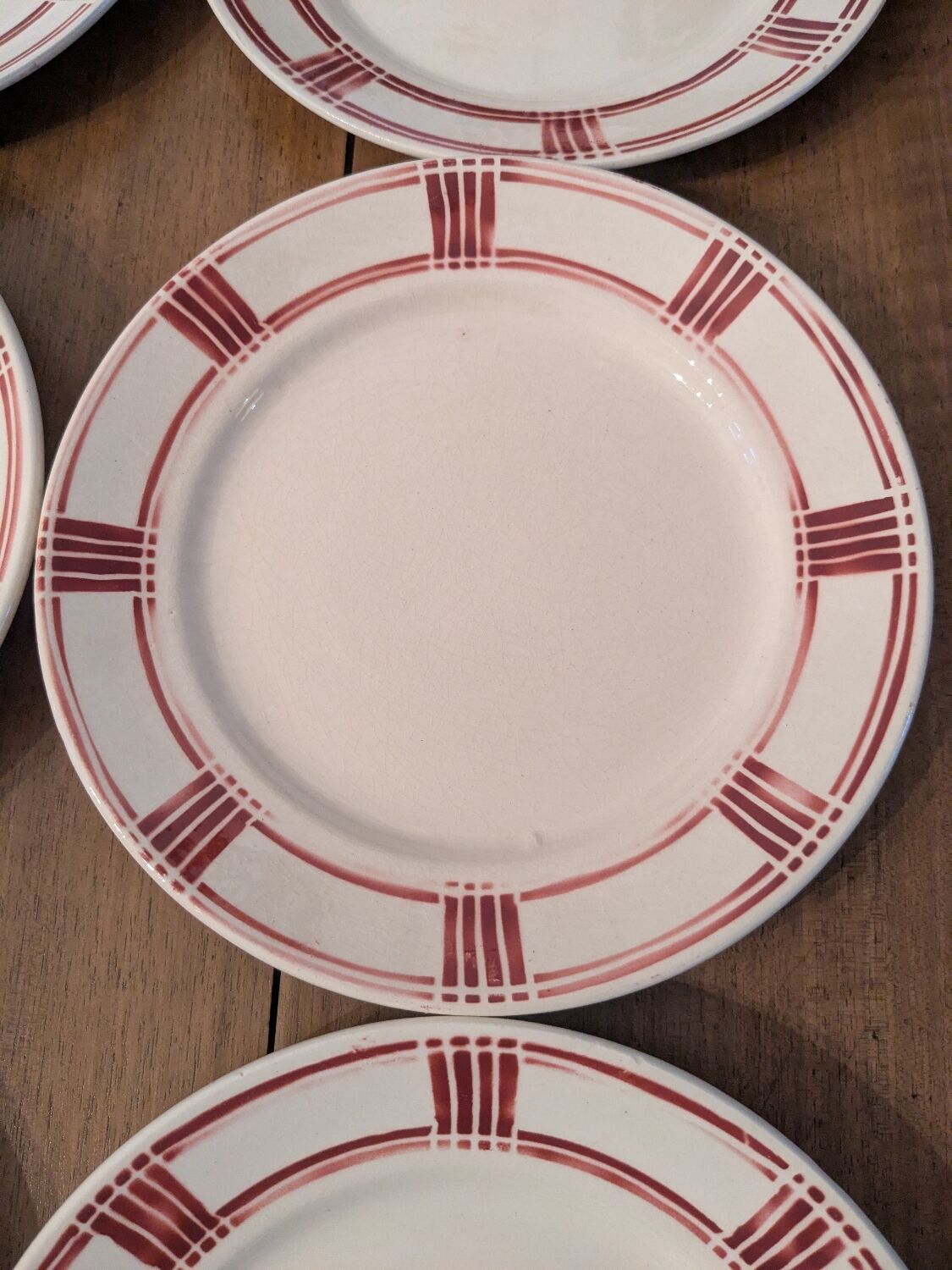 Huit assiettes plates Badonviller