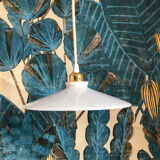 Flat opaline suspension