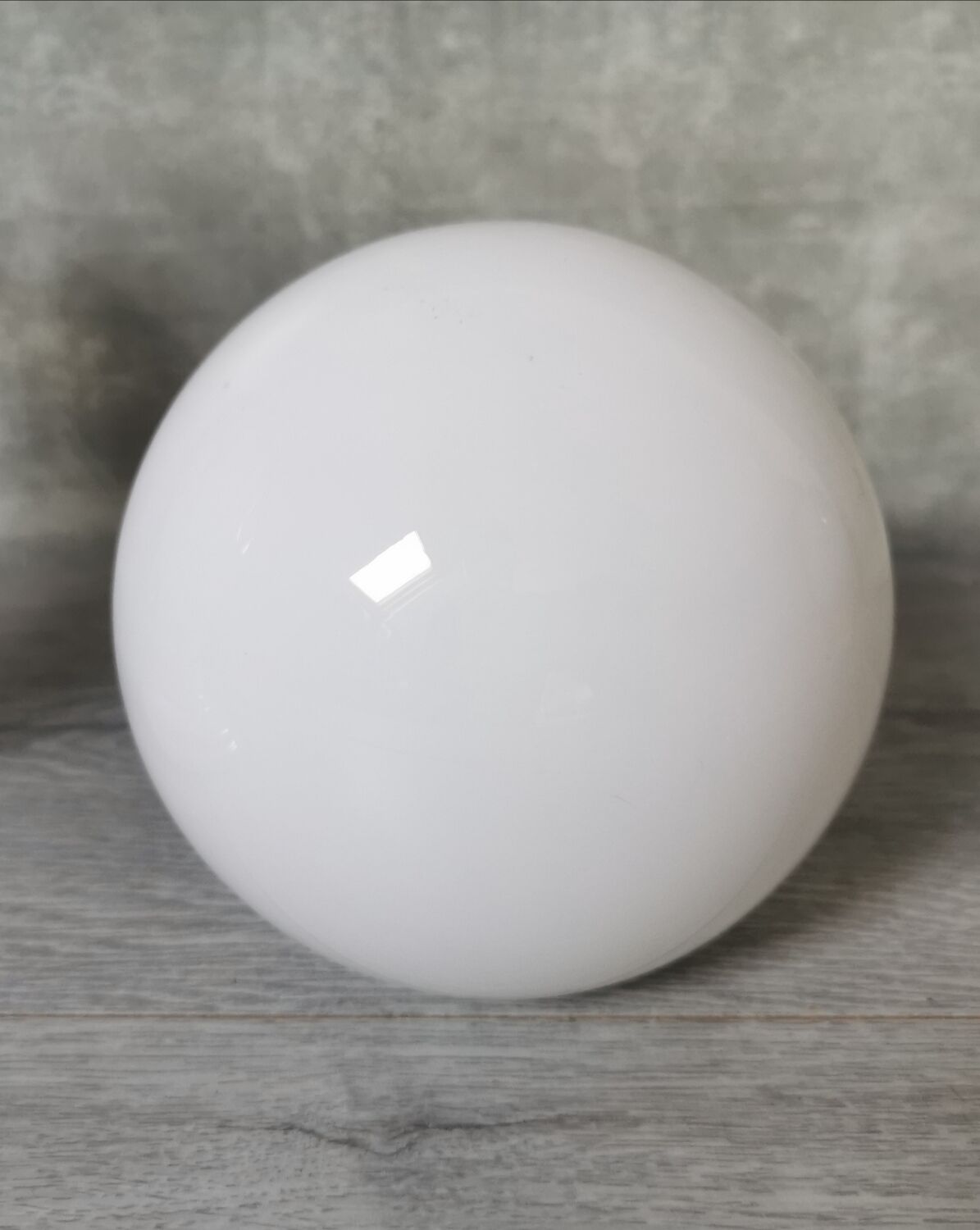 White ceramic hand wall lamp