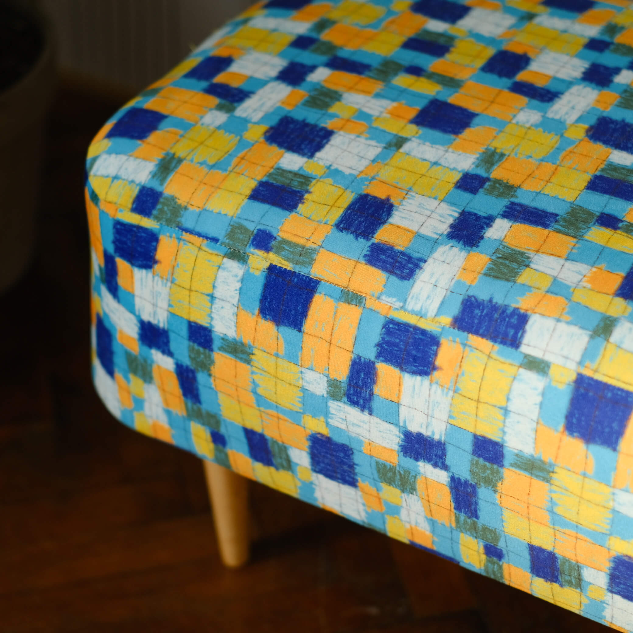 Yellow bench with checks, jacquard fabric, solid wood