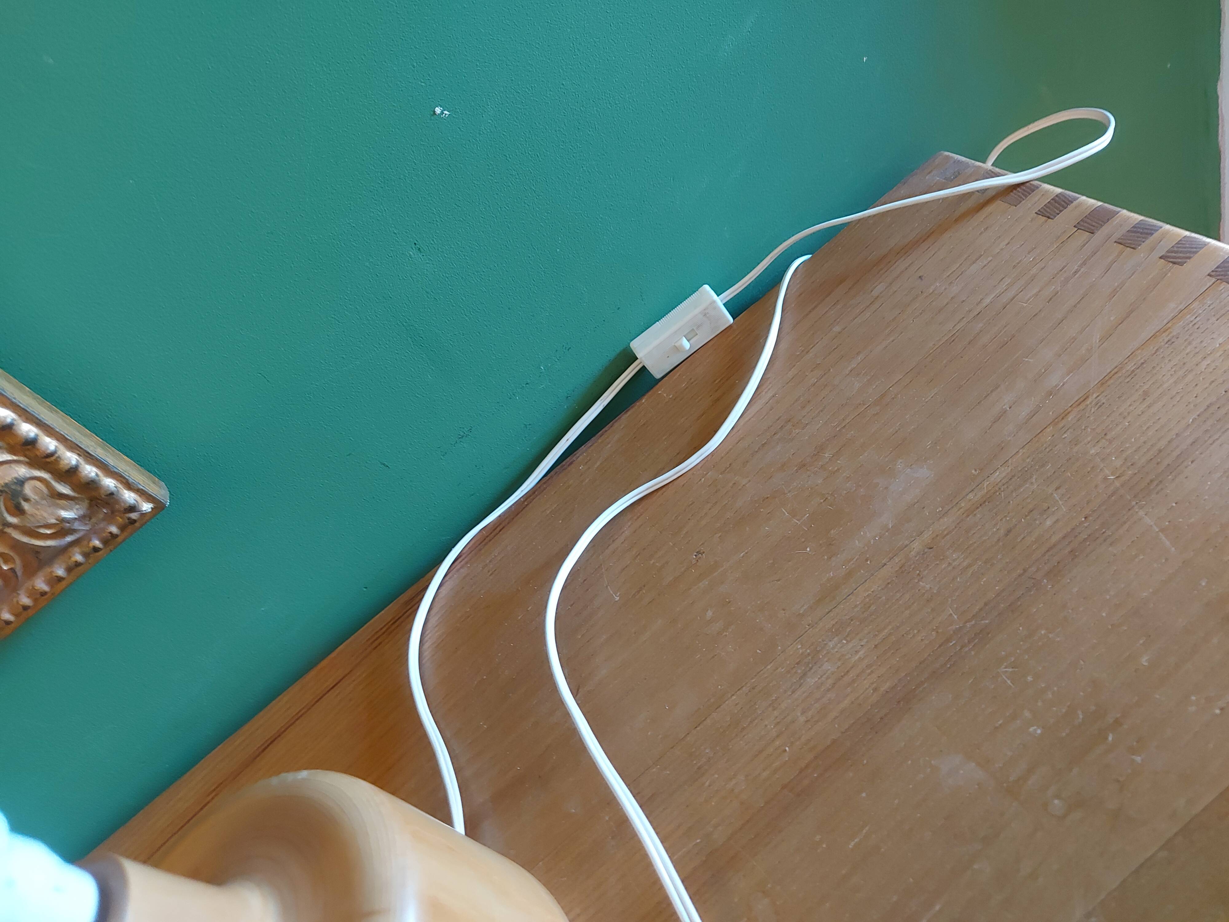 VINTAGE WOODEN TABLE LAMP