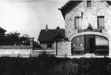 Magique : meuble de pharmacie (vers 1900). Pharmacie Bassin, à Bondy