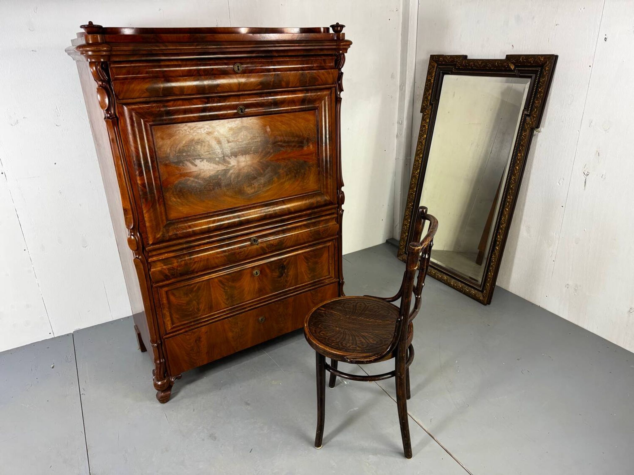 Biedermeier vintage oak and mahogany secretary desk, well-made, 1860.
