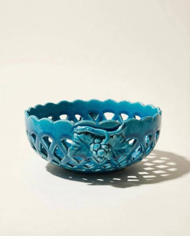 Turquoise cup woven by Émile Tessier in Malicorne.